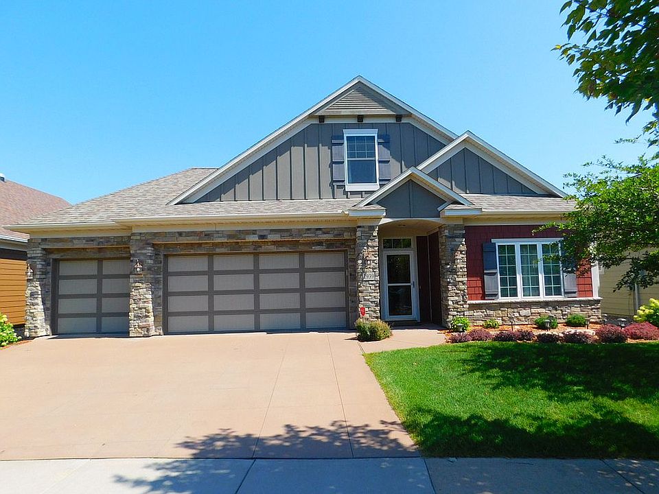1st image of 2939 123rd Cir NE