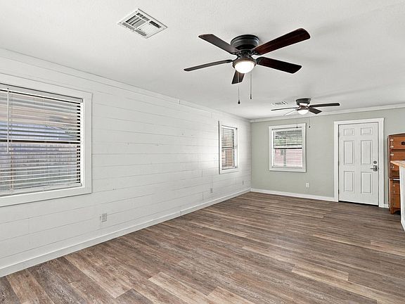4th image of 1310 Meadow Ln
