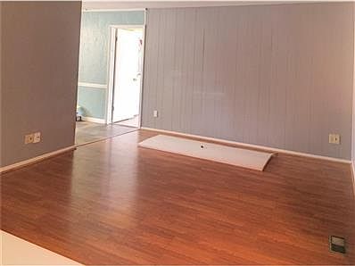 5th image of 956 Windsor Dr
