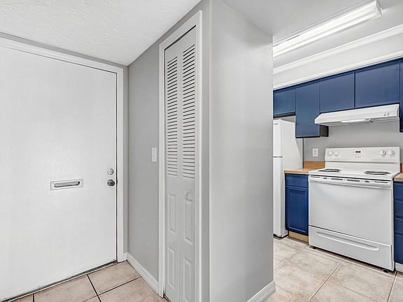 5th image of 2960 Sir Hamilton Cir #2