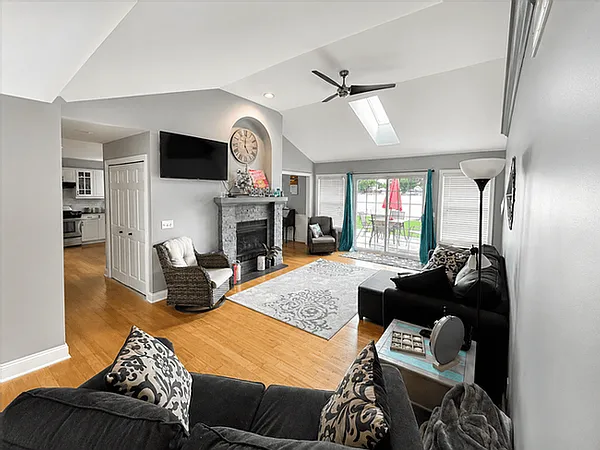 313 Gilmore Ct — Photo 10