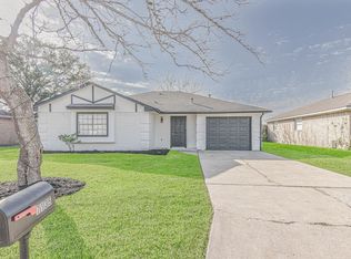 7135 Kings Dr, Baytown, TX 77521