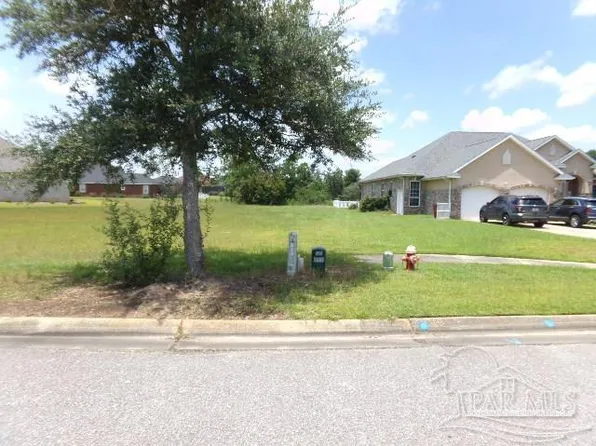5751 Highland Lake Dr, Milton, FL 32583