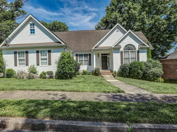 7 Larchmont Ln, Johnson City, TN 37604