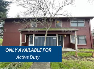 913 Larkspur Cir #B, Oak Harbor, WA 98277
