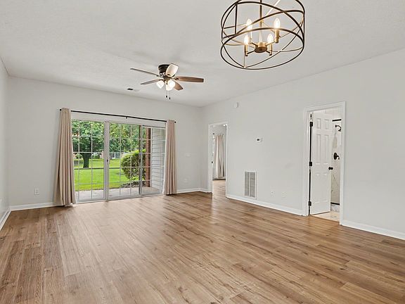 3rd image of 3919 Gladiola Ct. #3-101