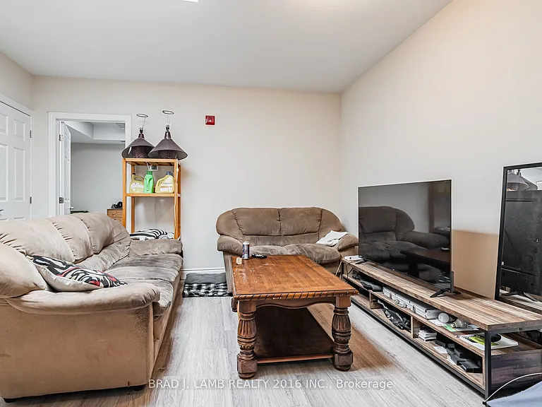2904 A Danforth Ave #3 — Photo 3
