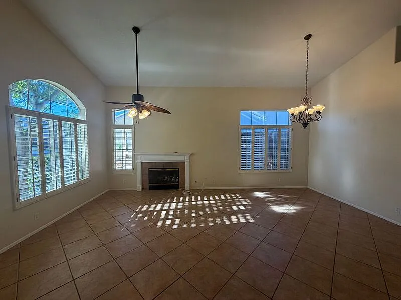 5 bed, 3.0 bath, 2292 sqft, $3,495 — Photo 4