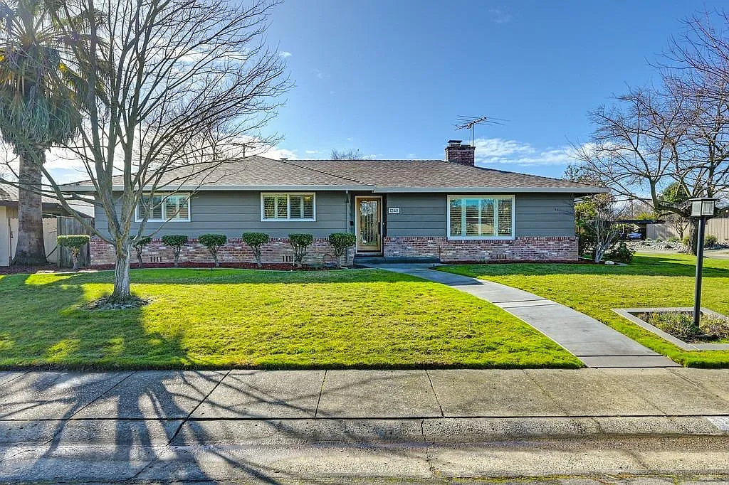 1248 47th Ave photo 1