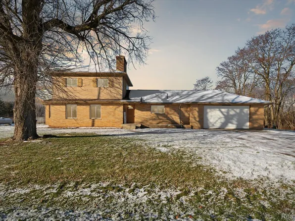 10329 Irish Rd, Otisville, MI 48463