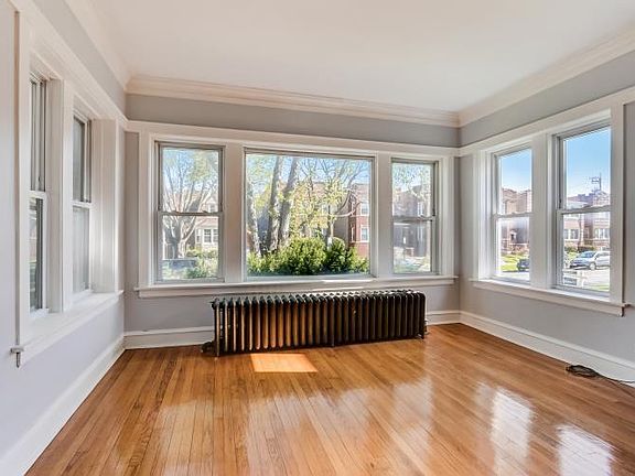 3rd image of 4037 W Wellington Ave