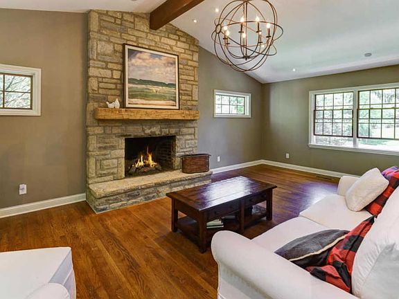 4th image of 4153 Oxford Dr