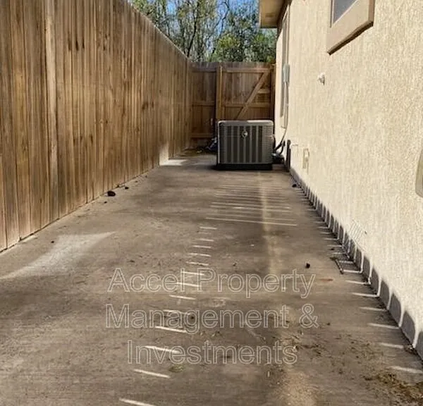 1715 W Smith Dr #2 — Photo 13