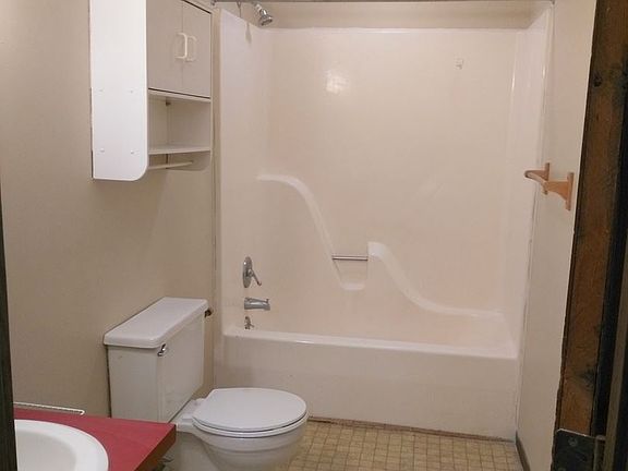 4th image of 132 Greene St APT B