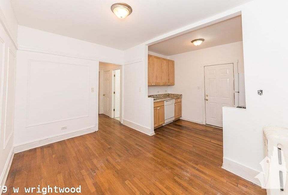 1st image of 679 W Wrightwood Ave #911