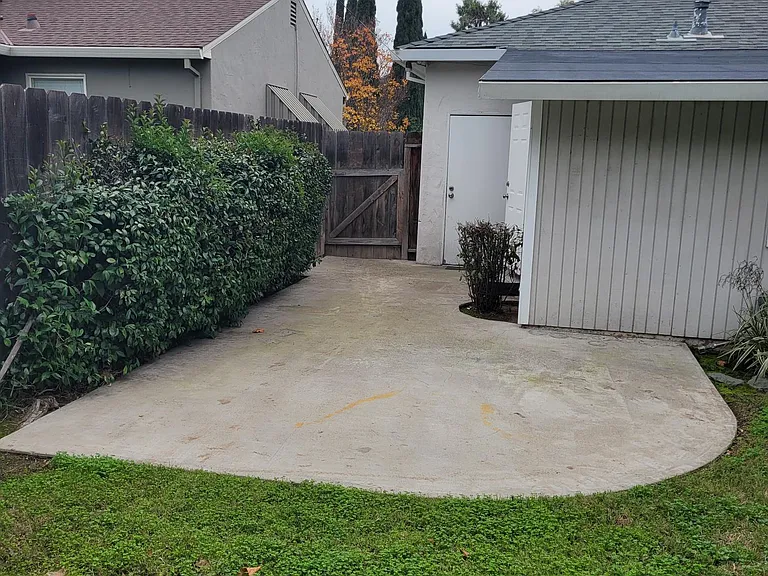 423 E Barrymore St — Photo 2