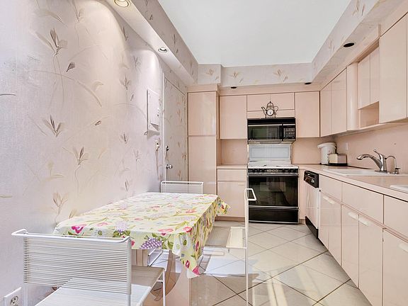 3rd image of 5001 Collins Ave APT 4E