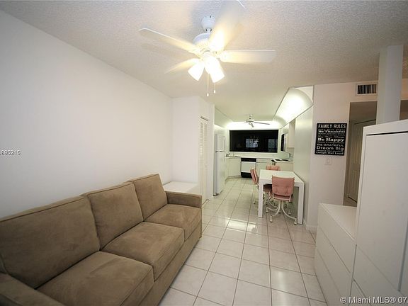 5th image of 7549 Fairfax Dr #211