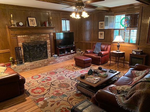 5th image of 1201 Wildbriar Dr