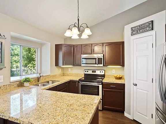 2nd image of 1146 W Emery Cir S