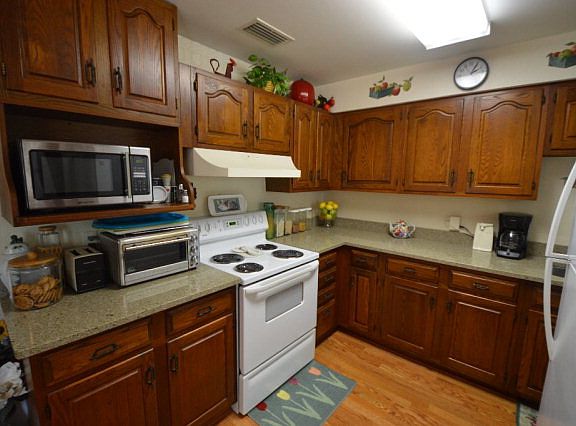 5th image of 2806 Canary Dr