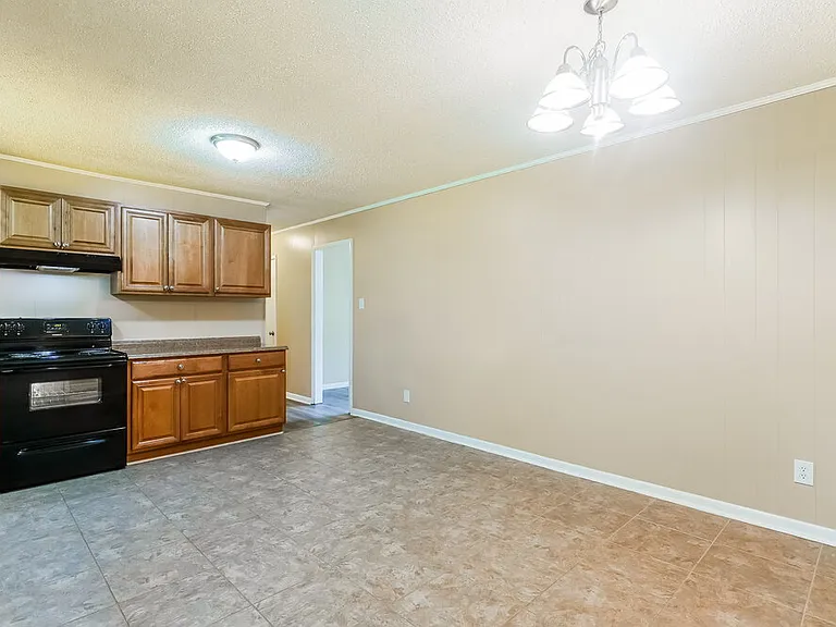 2415 Rose Ln SE — Photo 8