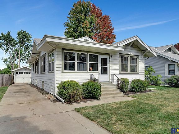 2nd image of 3020 Ryons St
