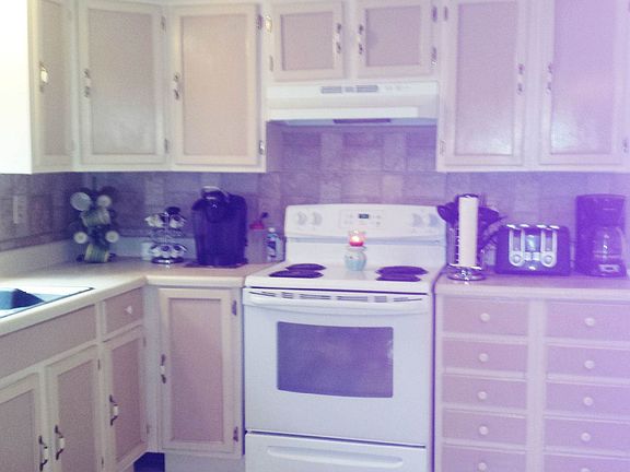 KITCHEN W LOTS OF CABINETS