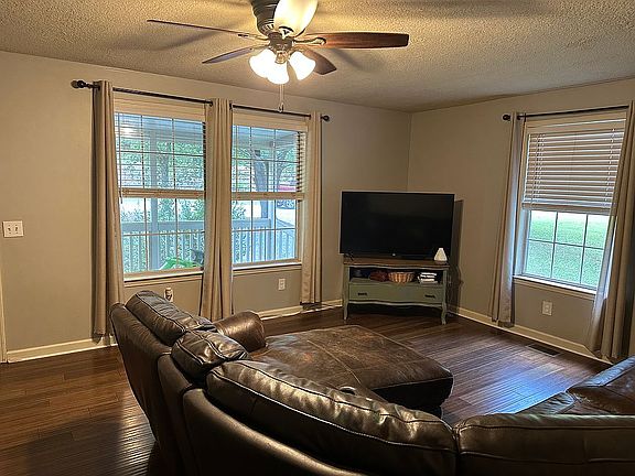 4th image of 698 Spring Place Rd