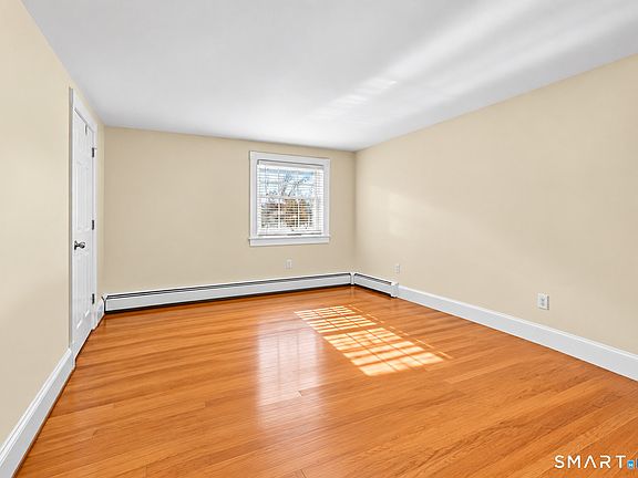 4th image of 4 Anchor St #2