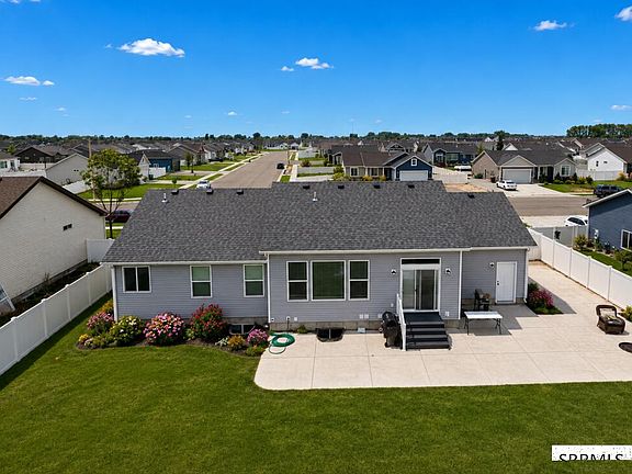 3rd image of 3898 N Catalina Ave