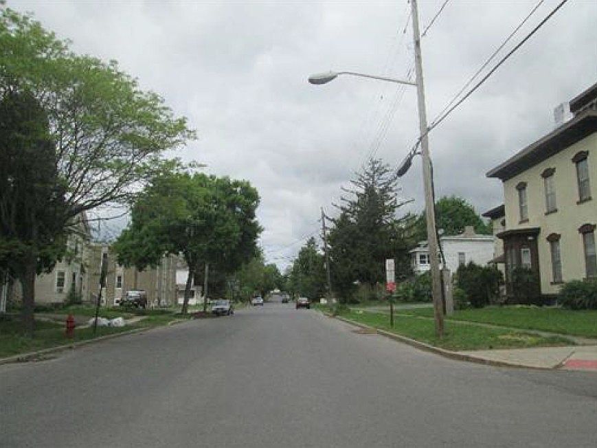 2nd image of 611 Bear St