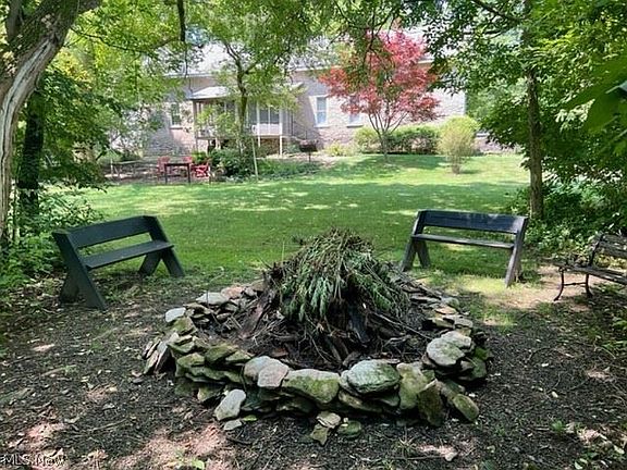 5th image of 812 Woodford Rd