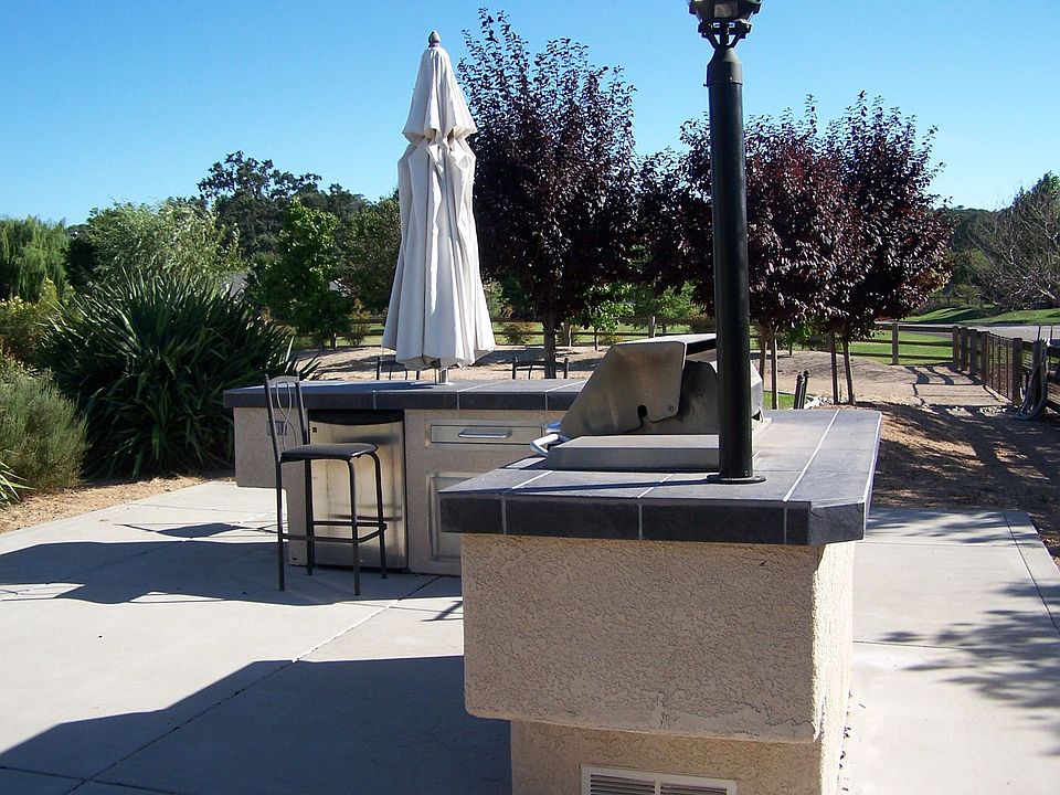 Outdoor Kitchen
