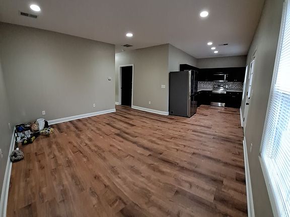 3rd image of 411 Shady Park Cv