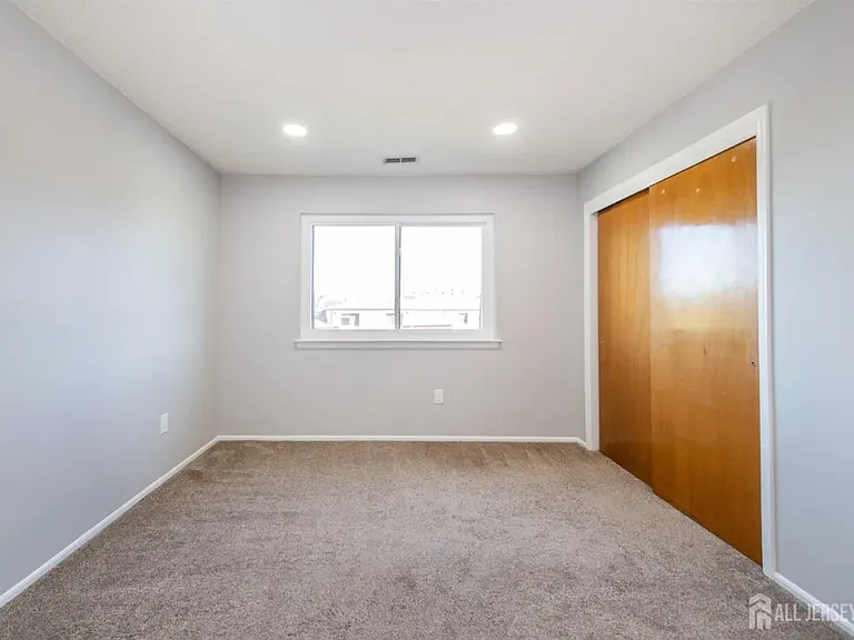 1614 Edison Glen Ter — Photo 15