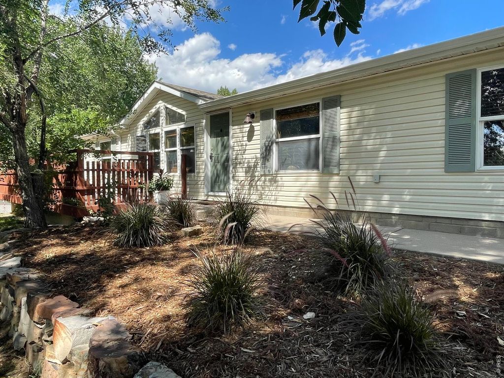 108 E Douglas Rd