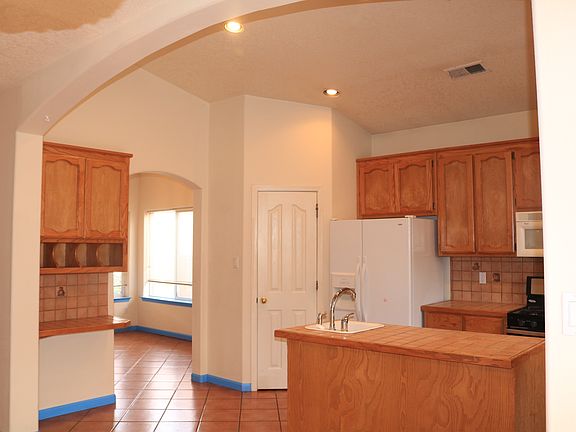 5th image of 10521 Crestridge Ct NW