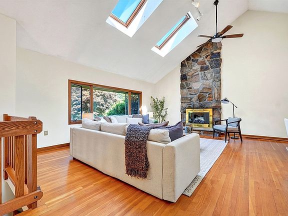 3rd image of 3 Macone Cir