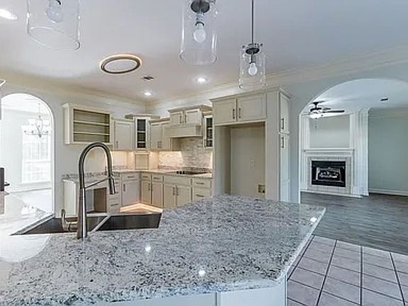 3rd image of 4400 Chalice Dr
