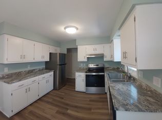 2325 Pebble Valley Rd, Waukesha, WI 53188