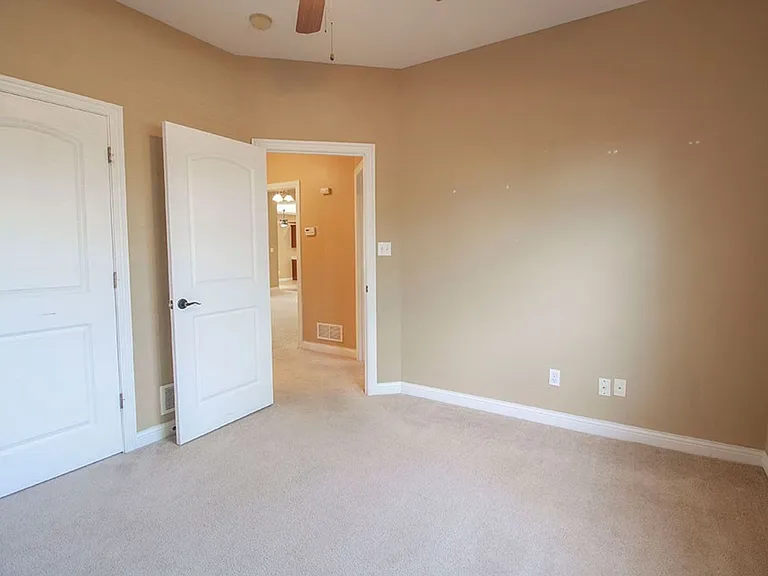 5305 Chamois Dr — Photo 30