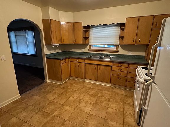 2nd image of 122-124 S Maple St #167