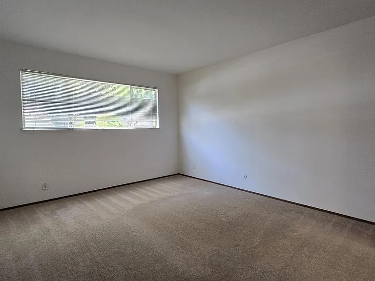 4600 Eggers Dr #B — Photo 2