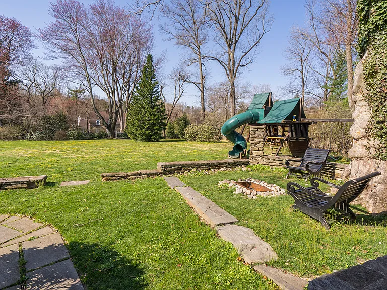 601 Harriton Rd — Photo 60