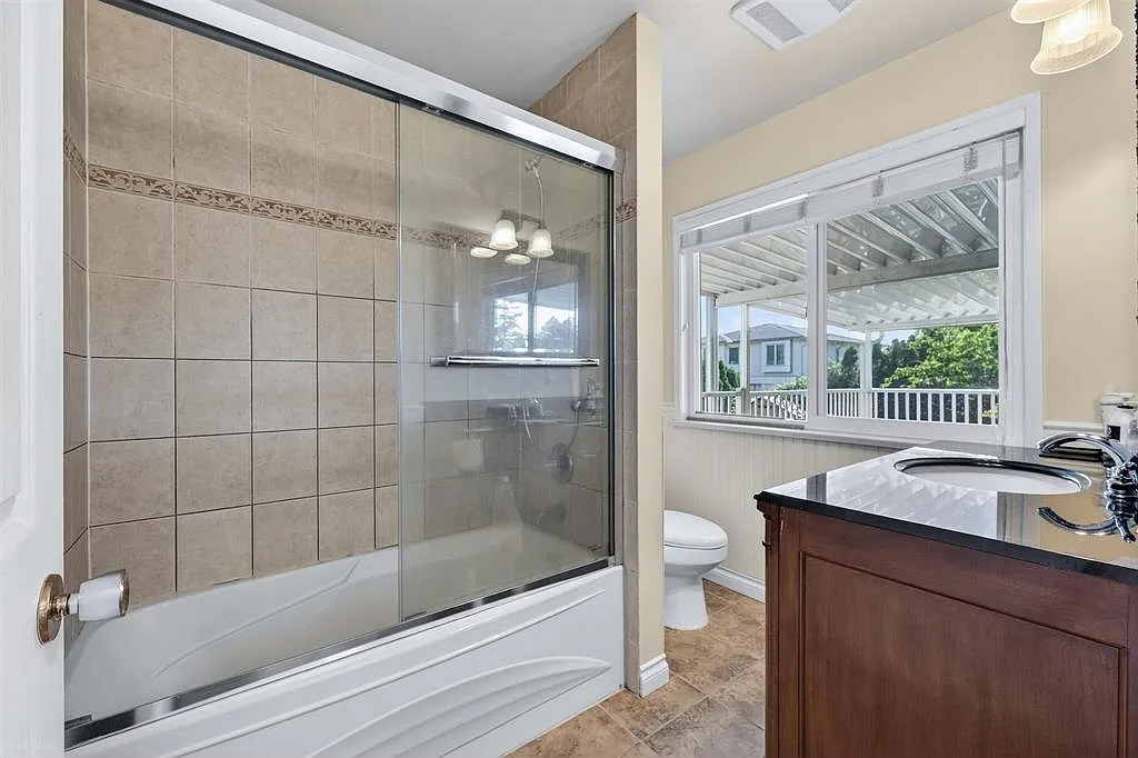 5 bed, 2500 sqft, $4,500 — Photo 4