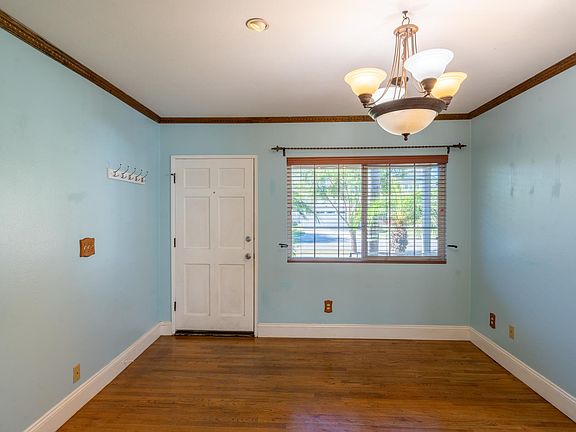 4th image of 4448 Iroquois Ave