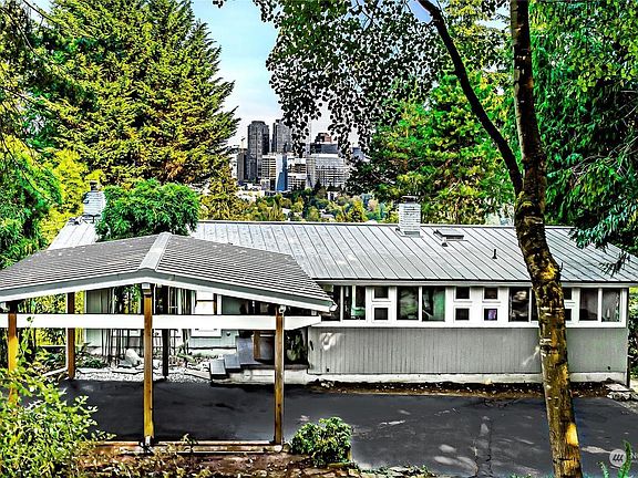 4th image of 404 Detwiller Ln
