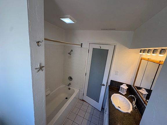 4th image of 1600 Chanticleer Ave