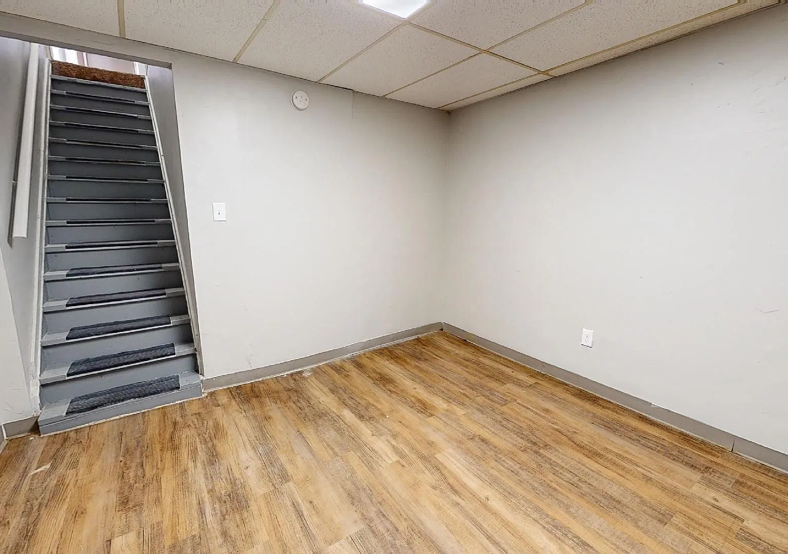 6904 Lorain Ave — Photo 1